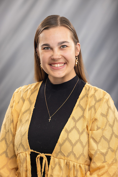 Lindsay Pepper Headshot